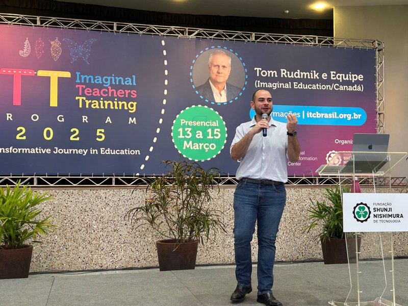 Mayor Diogo Silva greeting the participants—”We want Profound Learning!” Imaginal Teacher Training Conference